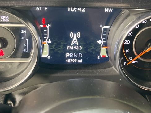 Used 2023 Jeep Wrangler Unlimited Sahara AWD/4WD image 12