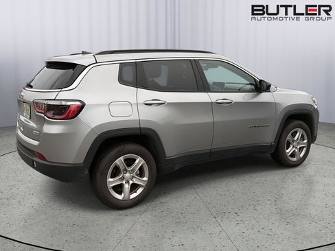 Used 2024 Jeep Compass Latitude AWD/4WD image 6