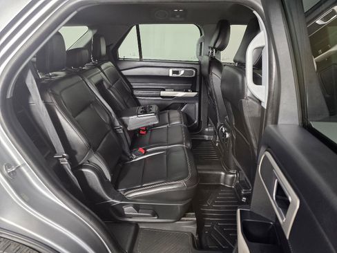 Used 2023 Ford Explorer XLT w/ Equipment Group 202A image 18