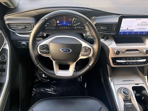 Used 2022 Ford Explorer XLT w/ Equipment Group 202A image 8