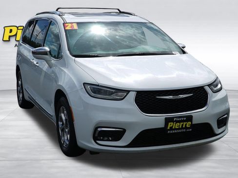 Used 2021 Chrysler Pacifica Limited w/ Premium & Safety Sphere Group AWD/4WD image 2