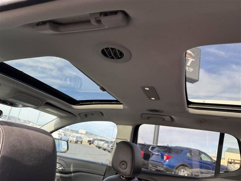 Used 2021 GMC Acadia SLT w/ Trailering Package image 12