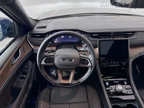 New 2025 Jeep Grand Cherokee Summit w/ Obsidian Package image 23