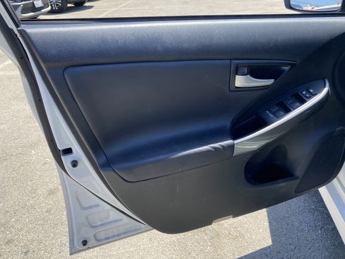 Used 2015 Toyota Prius Persona Series FWD image 12