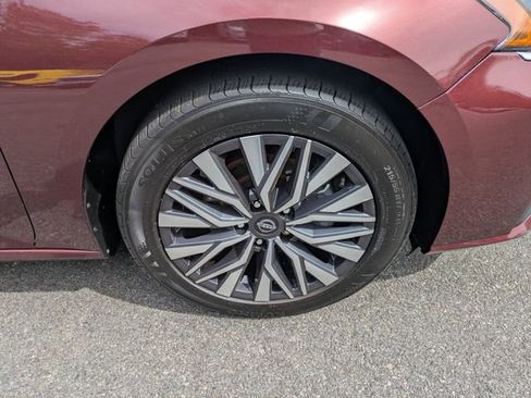 Used 2024 Nissan Altima 2.5 SV image 12