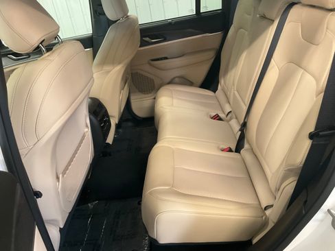 Used 2024 Jeep Grand Cherokee Limited w/ Luxury Tech Group II AWD/4WD image 21