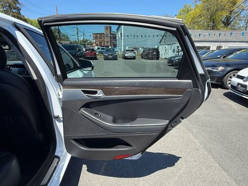 Used 2015 Hyundai Genesis 3.8 RWD image 39