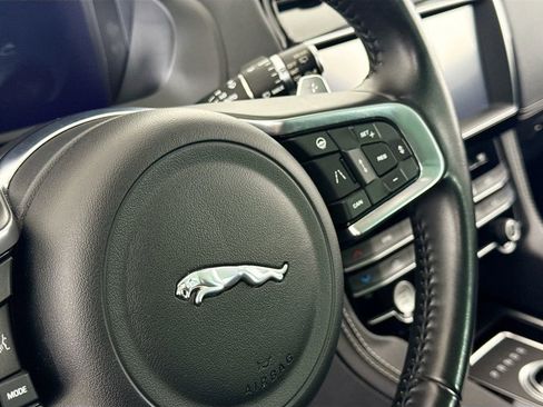 Used 2019 Jaguar F-PACE R-Sport image 20