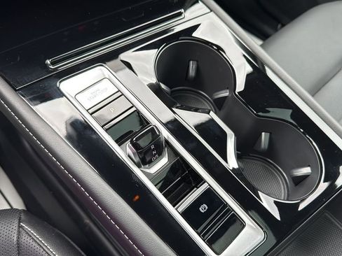 Used 2025 Volkswagen Atlas Cross Sport SEL R-Line image 41