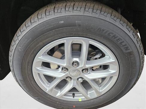 New 2025 Jeep Grand Cherokee Laredo X image 9