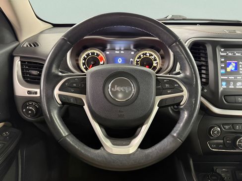 Used 2016 Jeep Cherokee Limited image 11