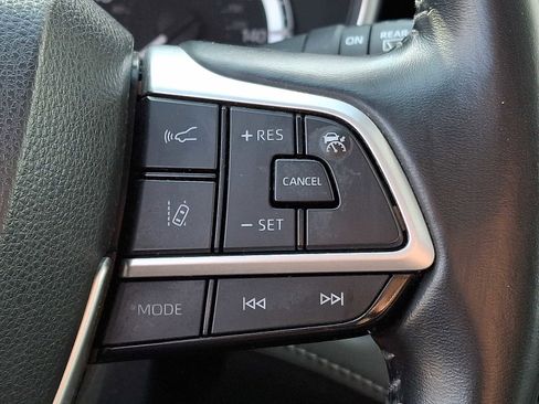 Used 2023 Toyota Highlander XLE AWD/4WD image 21