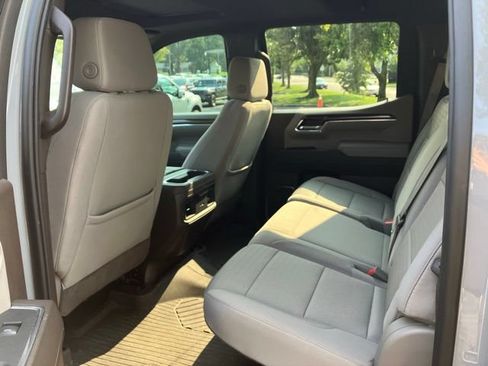 Used 2024 Chevrolet Silverado 1500 LT Trail Boss w/ Convenience Package II AWD/4WD image 18