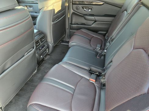 Used 2025 Honda Pilot Black Edition image 27