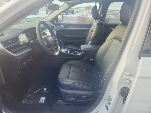 New 2022 Jeep Grand Cherokee Limited 4xe image 12