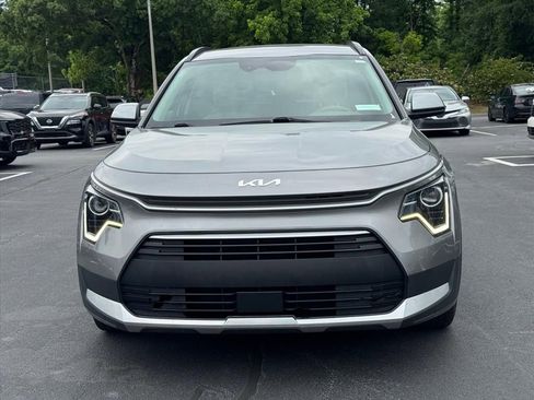 Used 2023 Kia Niro EX FWD image 8