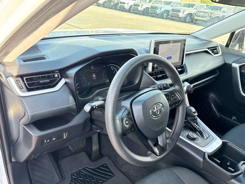 Used 2024 Toyota RAV4 LE AWD/4WD image 10