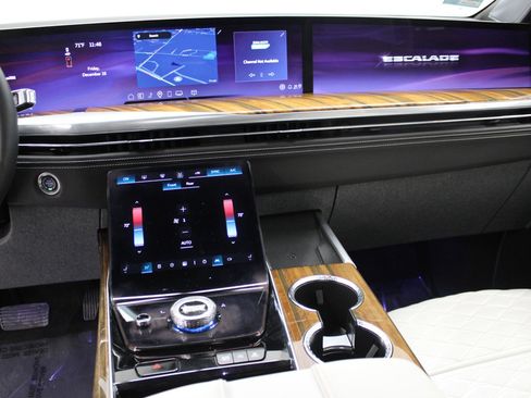 Certified 2025 Cadillac Escalade ESV Sport Platinum image 34