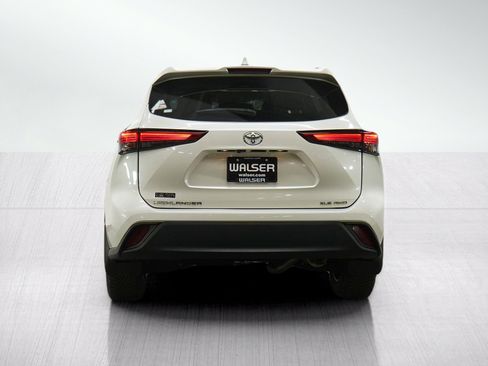 Used 2021 Toyota Highlander XLE AWD/4WD image 4