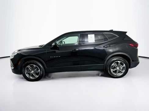 Used 2025 Chevrolet Blazer LT FWD image 4