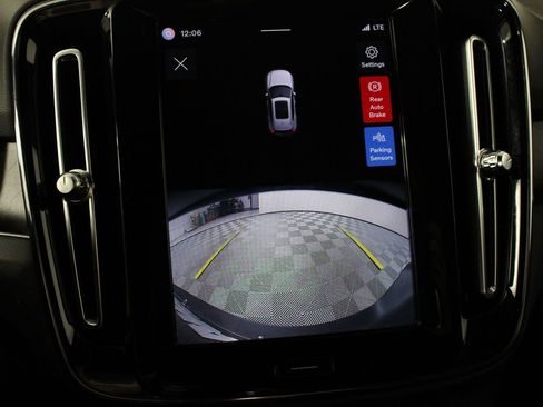 Certified 2023 Volvo XC40 Recharge Core image 13