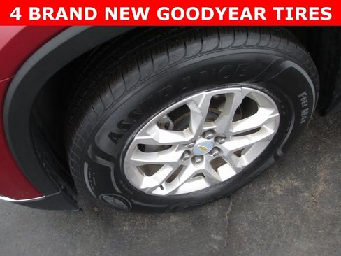 Used 2020 Chevrolet Traverse LT image 3