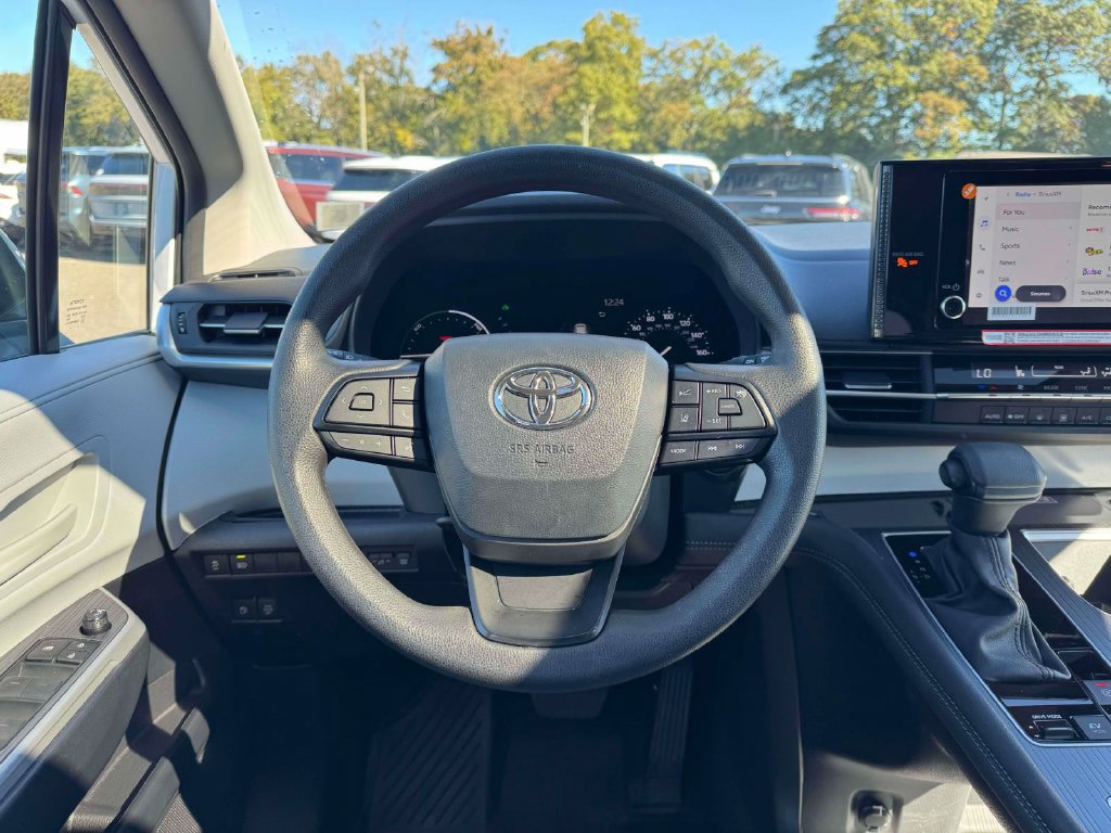 Used 2025 Toyota Sienna LE w/ LE Plus Package AWD/4WD image 21