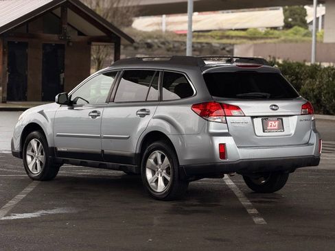 Used 2013 Subaru Outback 2.5i Limited AWD/4WD image 5