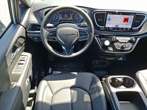 New 2026 Chrysler Voyager LX image 2