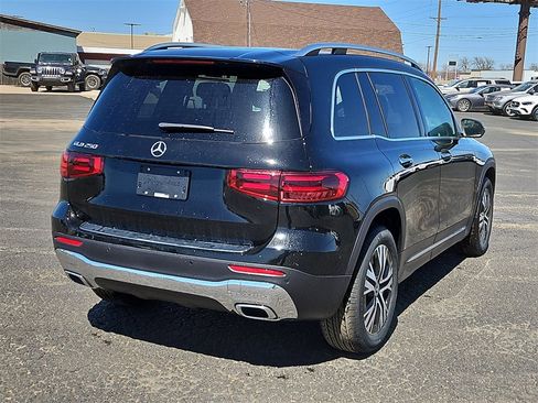 New 2025 Mercedes-Benz GLB 250 image 7