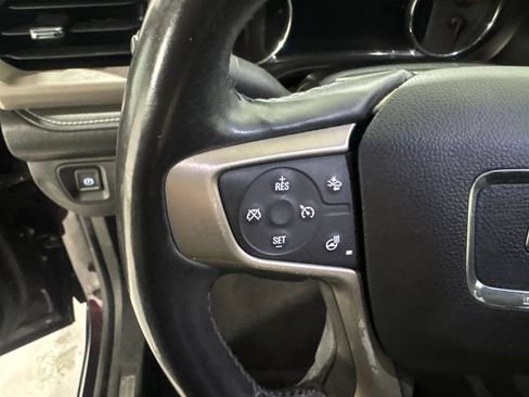 Used 2017 GMC Acadia Denali w/ Technology Package AWD/4WD image 4