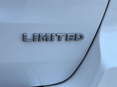 Used 2019 Jeep Grand Cherokee Limited image 33