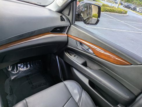 Used 2018 Cadillac Escalade 2WD image 16