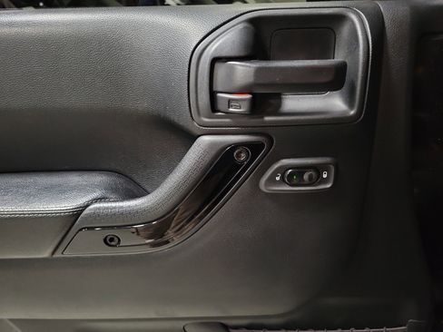 Used 2017 Jeep Wrangler Unlimited Sahara image 20