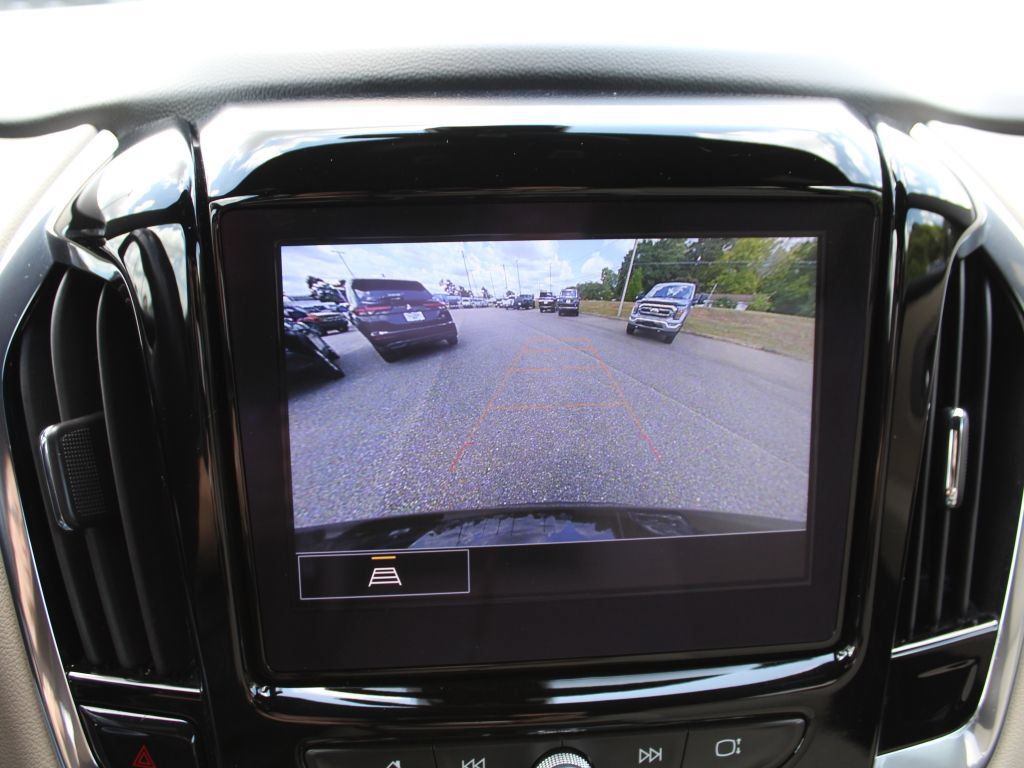 Used 2022 Chevrolet Traverse LT FWD image 15