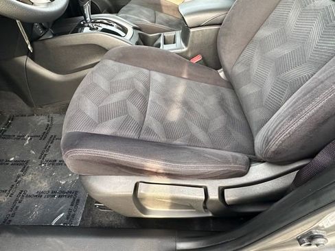 Used 2016 Nissan Rogue S image 29