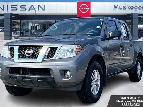 Used 2020 Nissan Frontier SV image 3