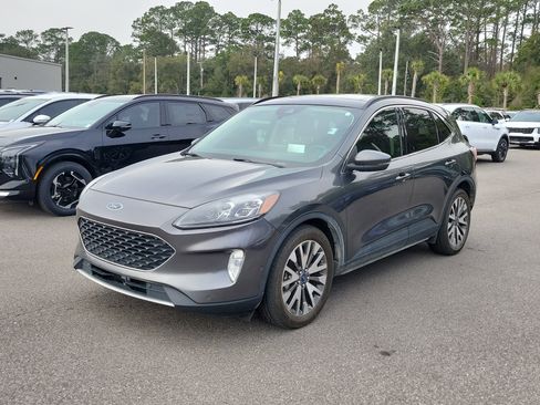 Used 2020 Ford Escape Titanium image 3