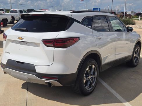 Used 2024 Chevrolet Blazer LT FWD image 3