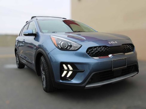 Used 2022 Kia Niro EX Premium image 9
