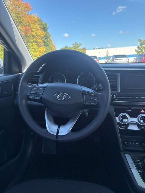 Used 2019 Hyundai Elantra SE w/ Cargo Package FWD image 11