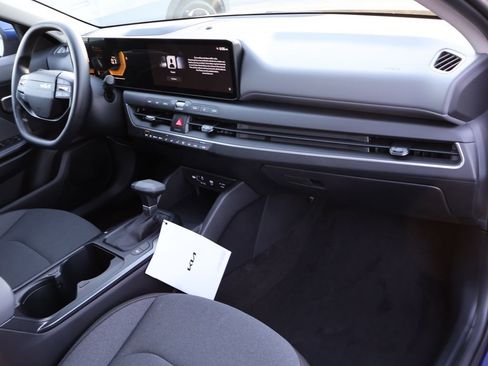New 2025 Kia K4 LXS image 10