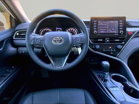 Used 2023 Toyota Camry SE image 8