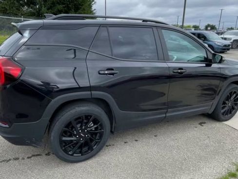 Used 2023 GMC Terrain SLE w/ Driver Convenience Package FWD image 2