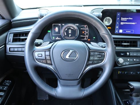 Used 2024 Lexus ES 300h w/ Premium Package FWD image 17