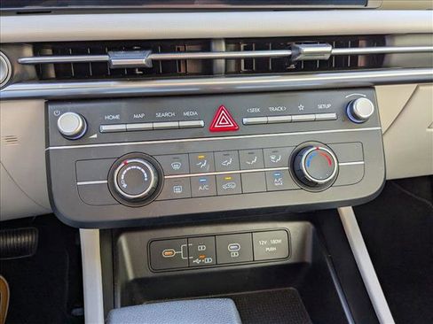 Used 2025 Hyundai Tucson SE image 15