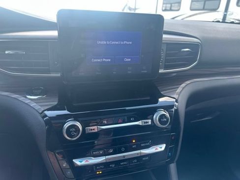 Used 2022 Ford Explorer Limited w/ Equipment Group 301A AWD/4WD image 8
