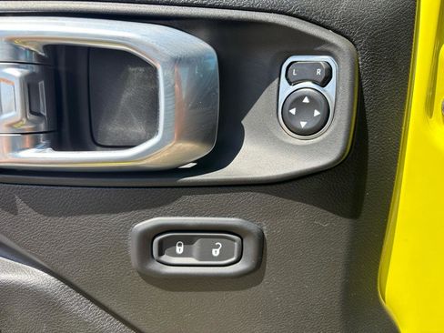 Used 2024 Jeep Wrangler Unlimited AWD/4WD image 16