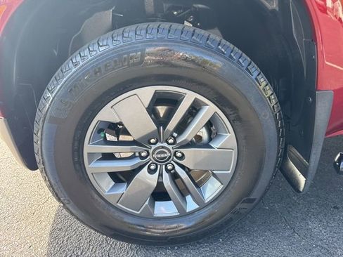 Used 2025 Nissan Frontier SV AWD/4WD image 9