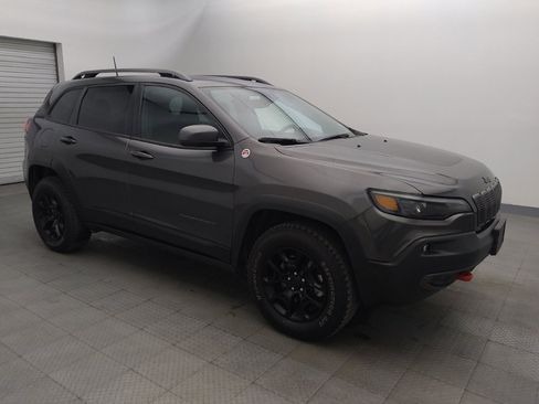 Used 2019 Jeep Cherokee Trailhawk image 11